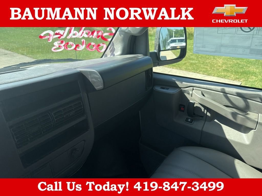 2025 Chevrolet Express Cargo Work Van - Photo 20