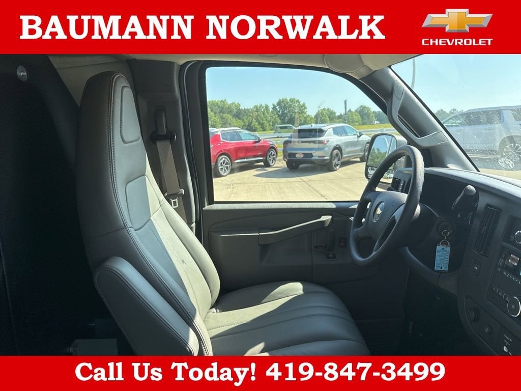 2025 Chevrolet Express Cargo Work Van - Photo 24