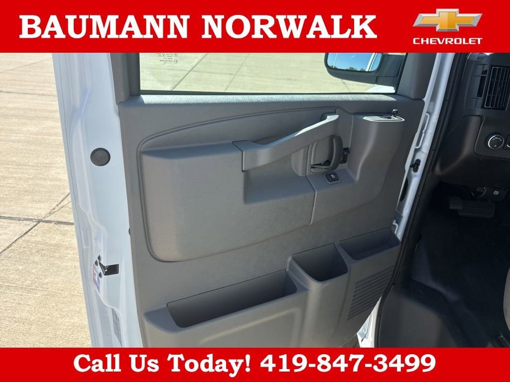 2025 Chevrolet Express Cargo Work Van - Photo 10