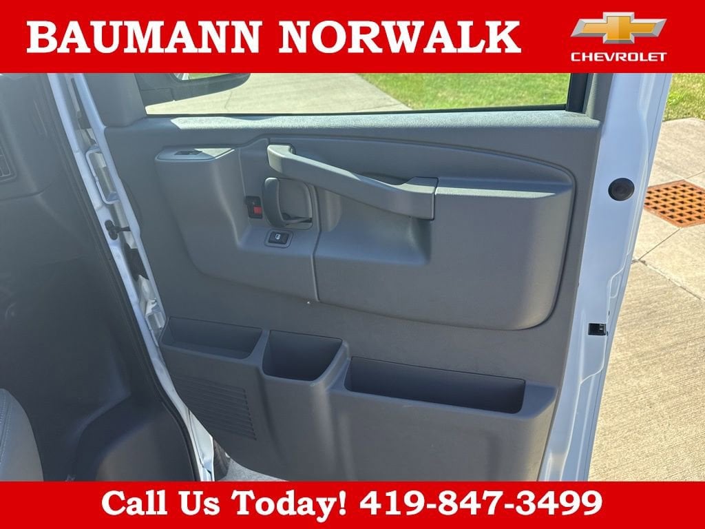 2025 Chevrolet Express Cargo Work Van - Photo 23