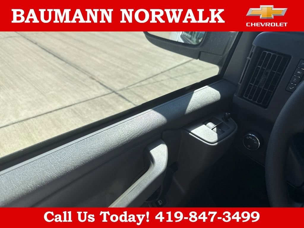 2025 Chevrolet Express Cargo Work Van - Photo 18
