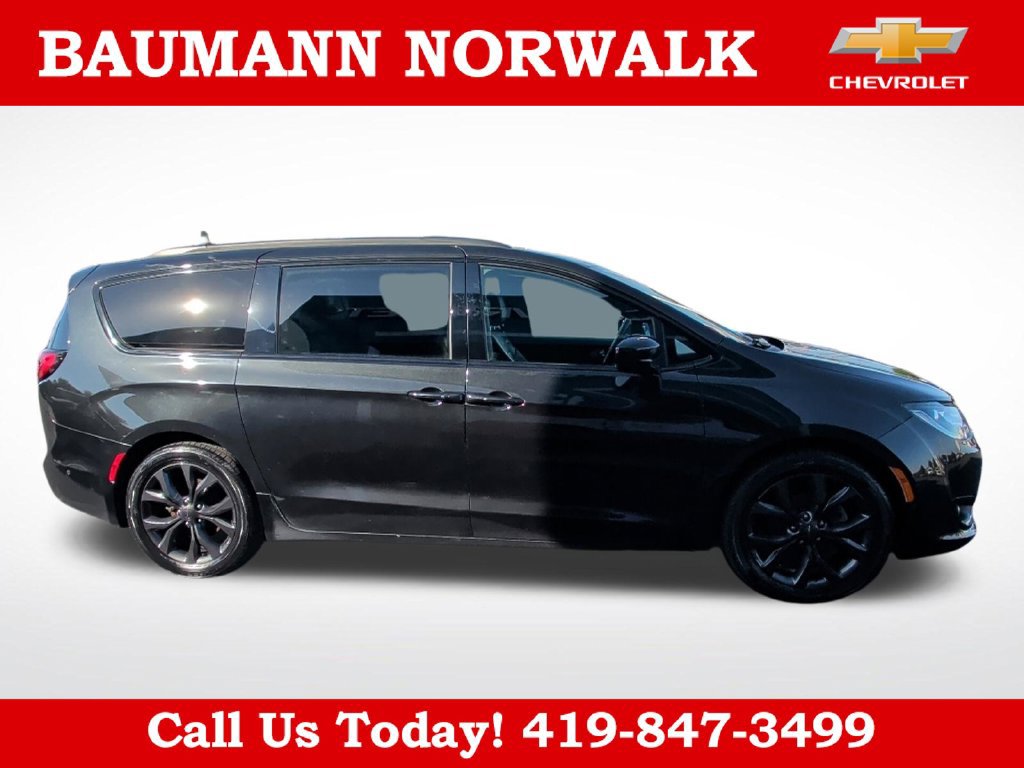 Used 2018 Chrysler Pacifica Touring L