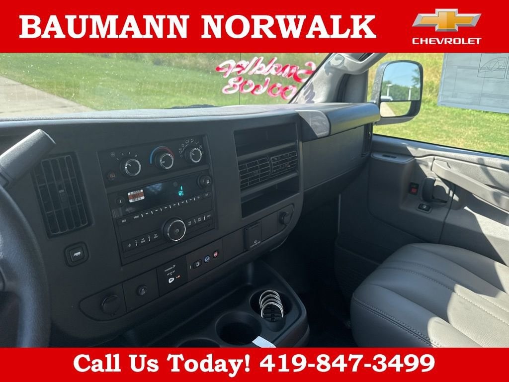 2025 Chevrolet Express Cargo Work Van - Photo 19