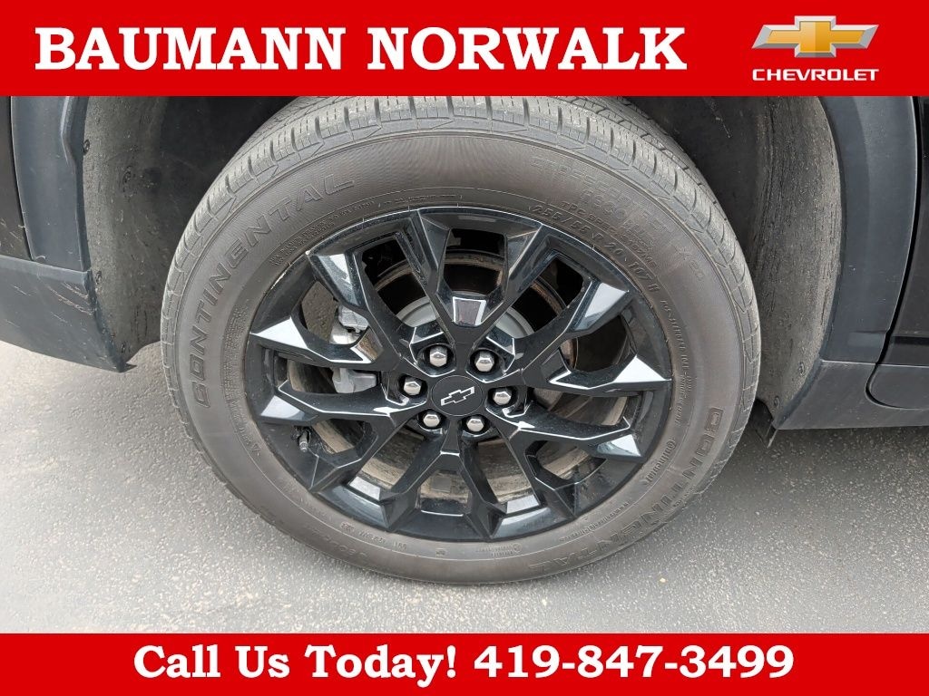 Used 2025 Chevrolet Traverse LT SUV