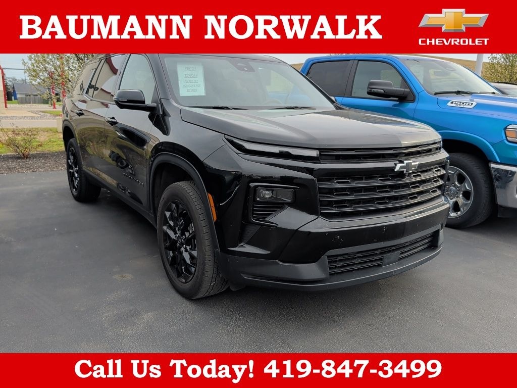 Used 2025 Chevrolet Traverse LT SUV