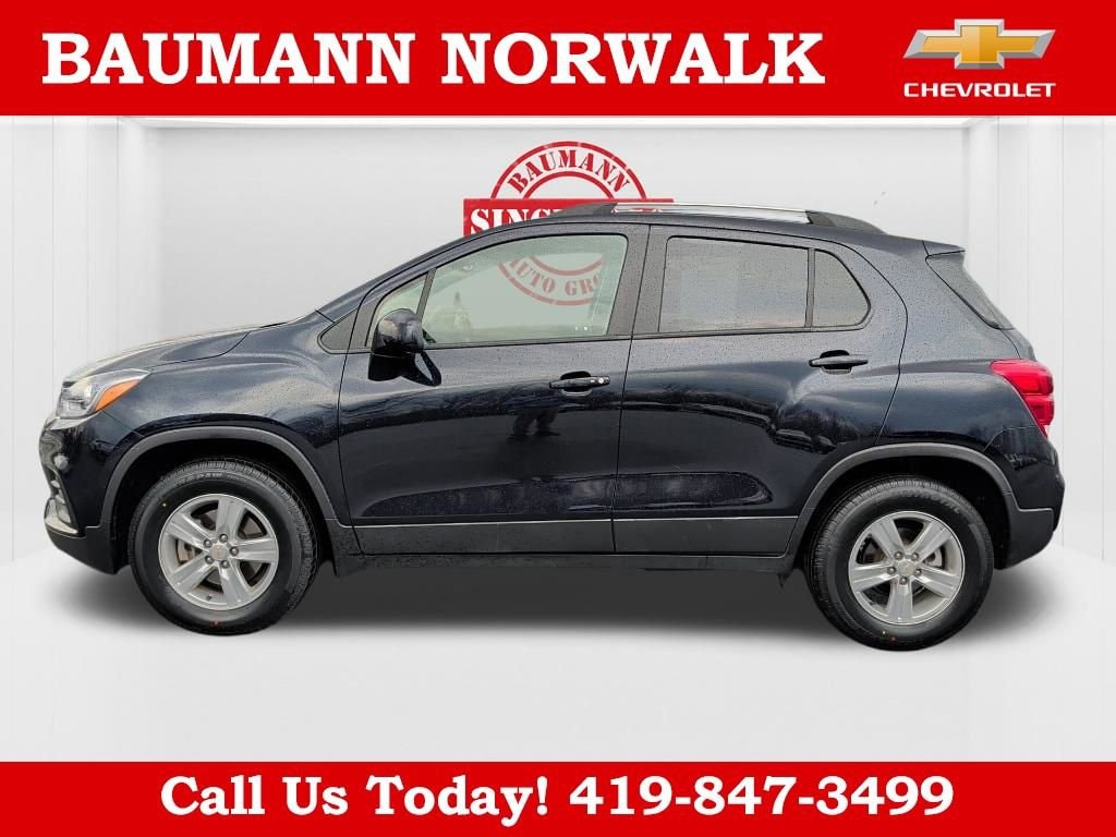 Used 2022 Chevrolet Trax LT with VIN KL7CJPSM4NB562933 for sale in Norwalk, OH