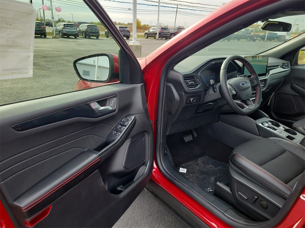 2026 Ford Escape ST-Line Select photo 2