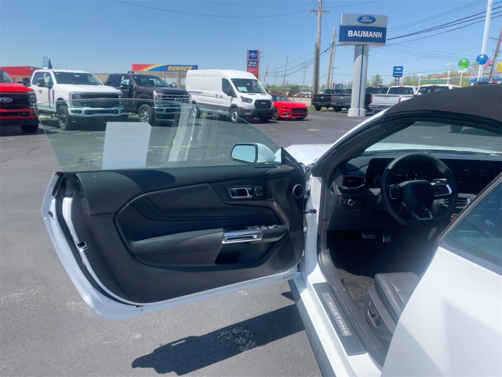 2025 Ford Mustang GT Premium Convertible photo 2