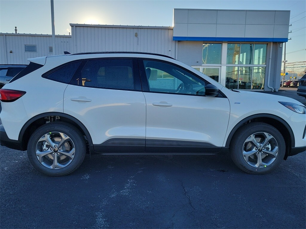 2026 Ford Escape ST-Line photo 4