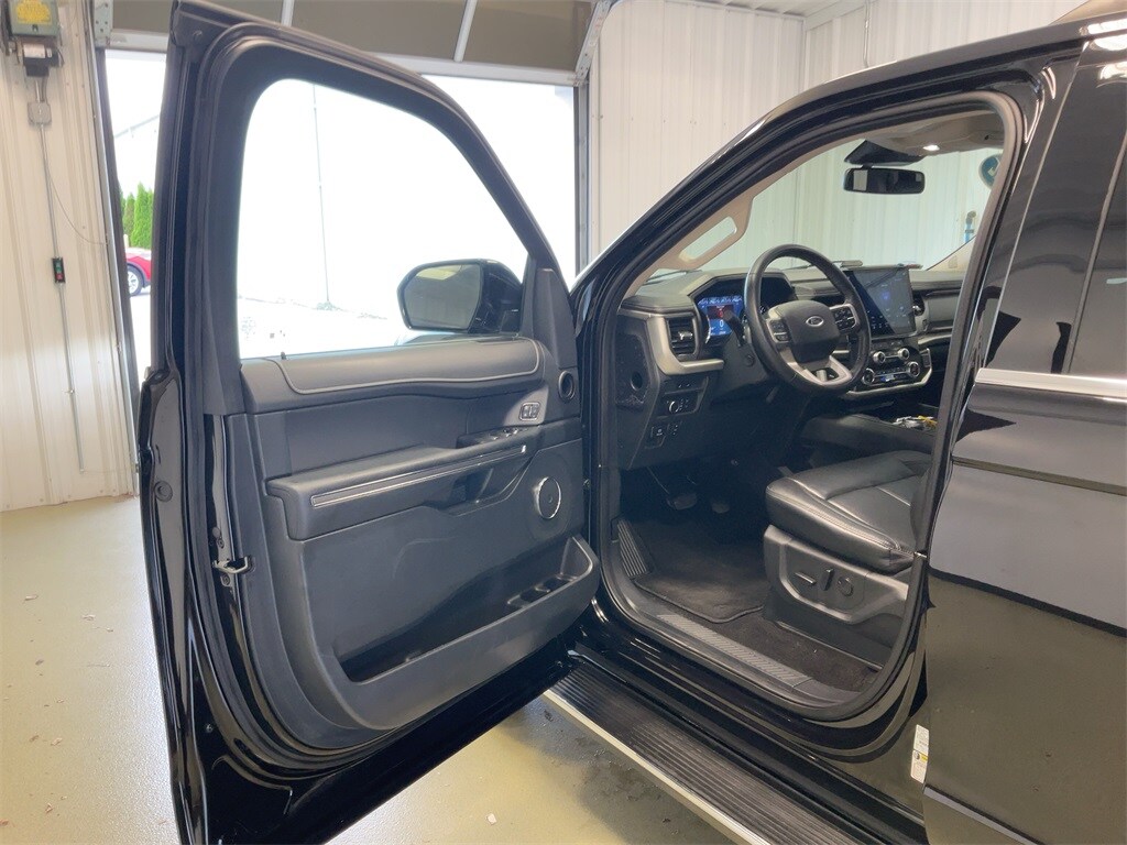 2022 Ford Expedition XLT photo 2