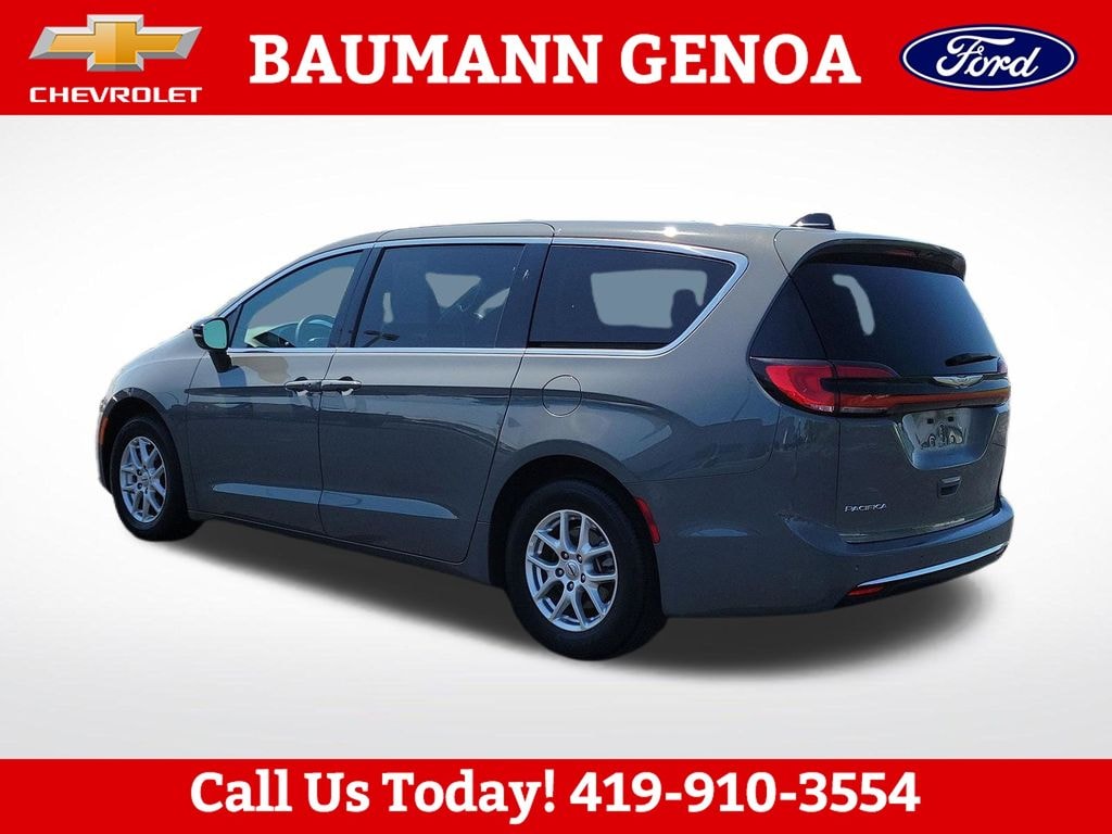 Used 2025 Chrysler Pacifica Select Minivan/Van