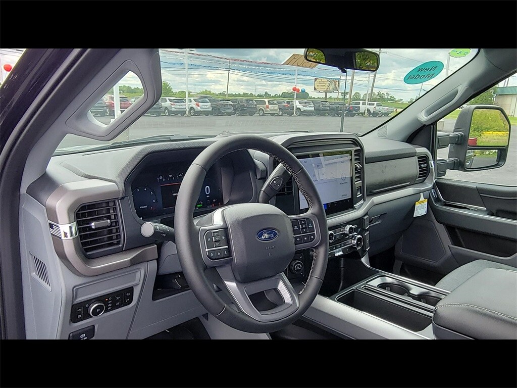 2025 Ford F-150 XLT photo 3