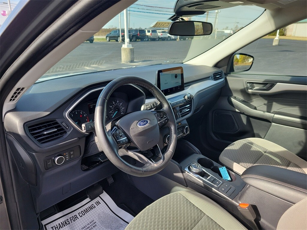 2022 Ford Escape SE photo 2