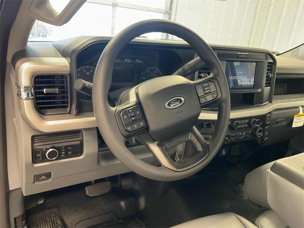 2025 Ford F-350 XL photo 3