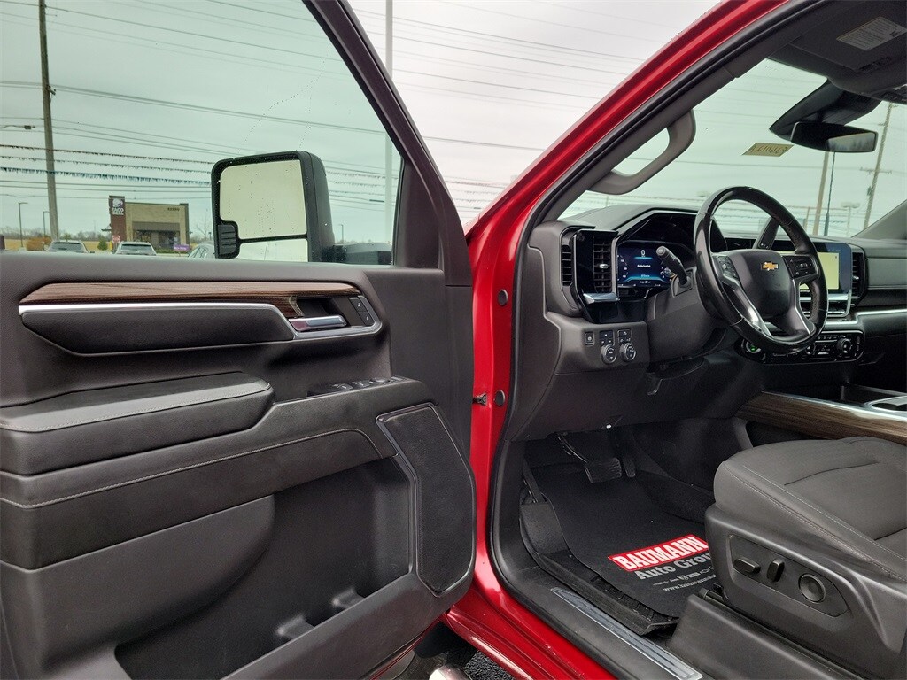 2024 Chevrolet Silverado 2500HD LT photo 2