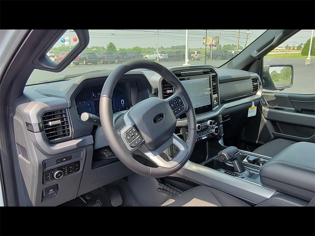 2025 Ford F-150 XLT photo 3