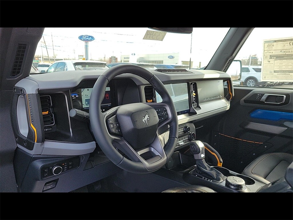 2023 Ford Bronco Badlands photo 2