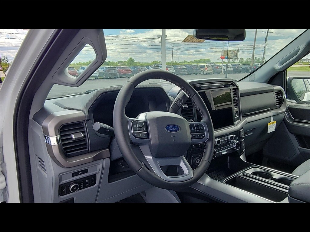 2025 Ford F-150 XLT photo 3