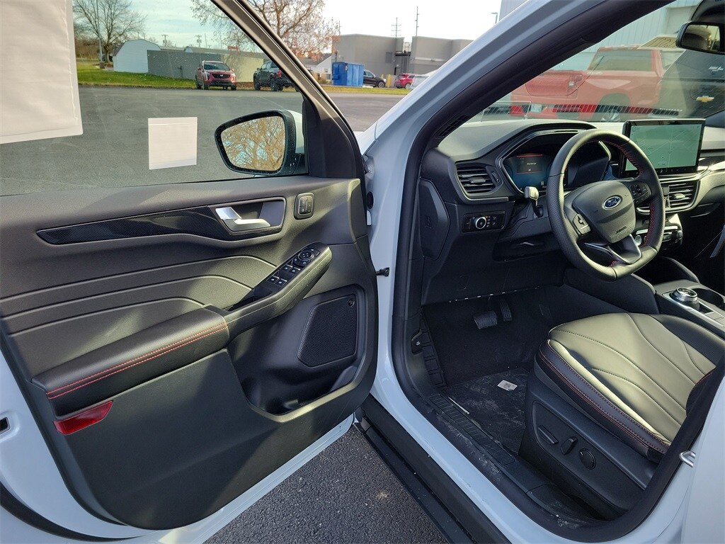 2026 Ford Escape ST-Line Elite photo 2