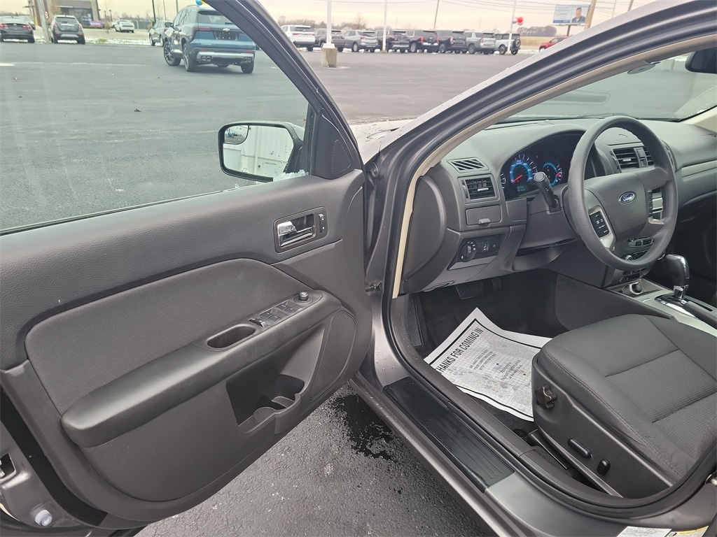 Used 2011 Ford Fusion SE with VIN 3FAHP0HA7BR340654 for sale in Genoa, OH