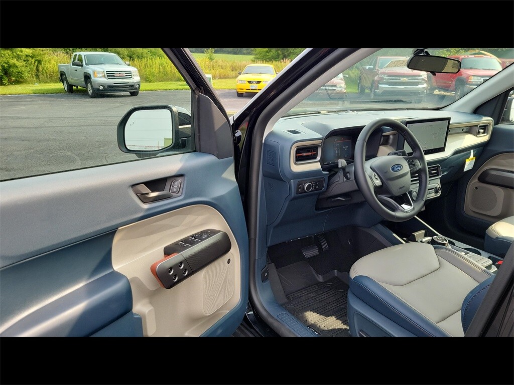 2025 Ford Maverick Lariat photo 2