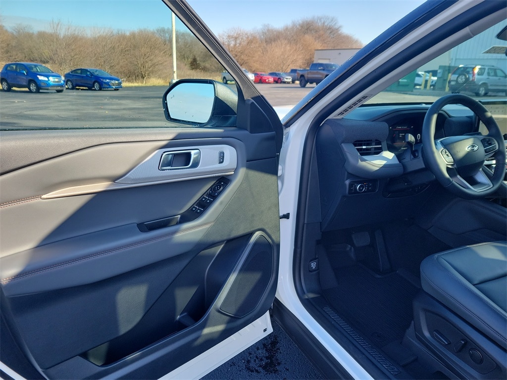 New 2025 Ford Explorer Active SUV