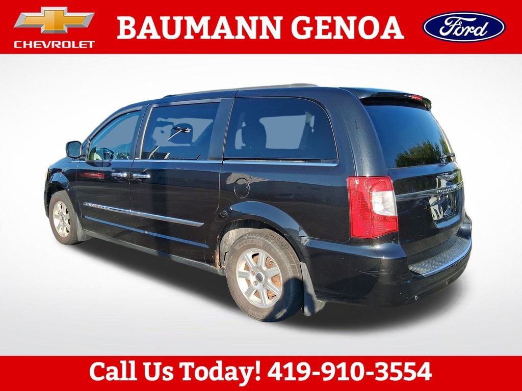 Used 2012 Chrysler Town & Country Touring Minivan/Van