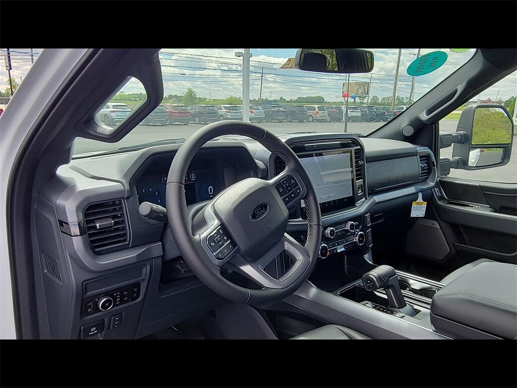2025 Ford F-150 XLT photo 3