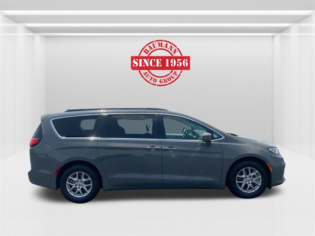 2022 Chrysler Pacifica Touring L photo 4