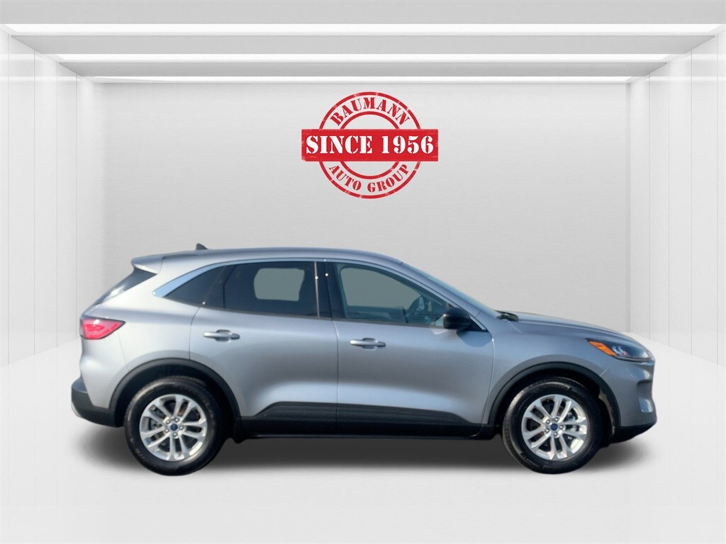 2022 Ford Escape SE photo 3