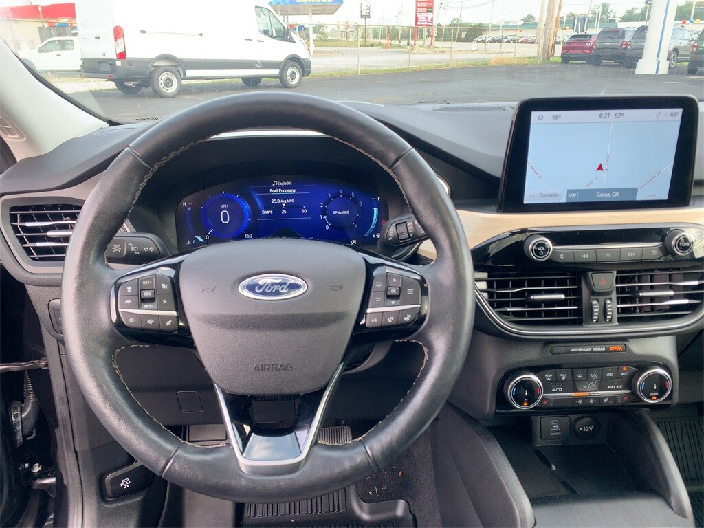 2022 Ford Escape Titanium photo 3