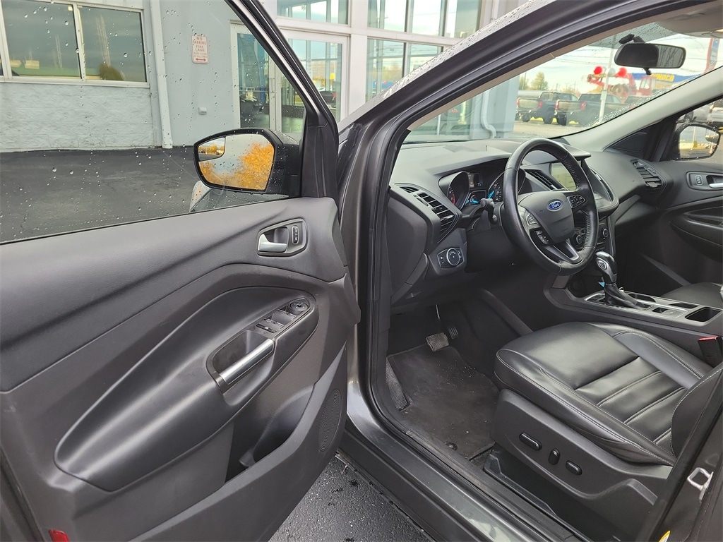 Used 2019 Ford Escape SEL with VIN 1FMCU0HD0KUA40580 for sale in Genoa, OH