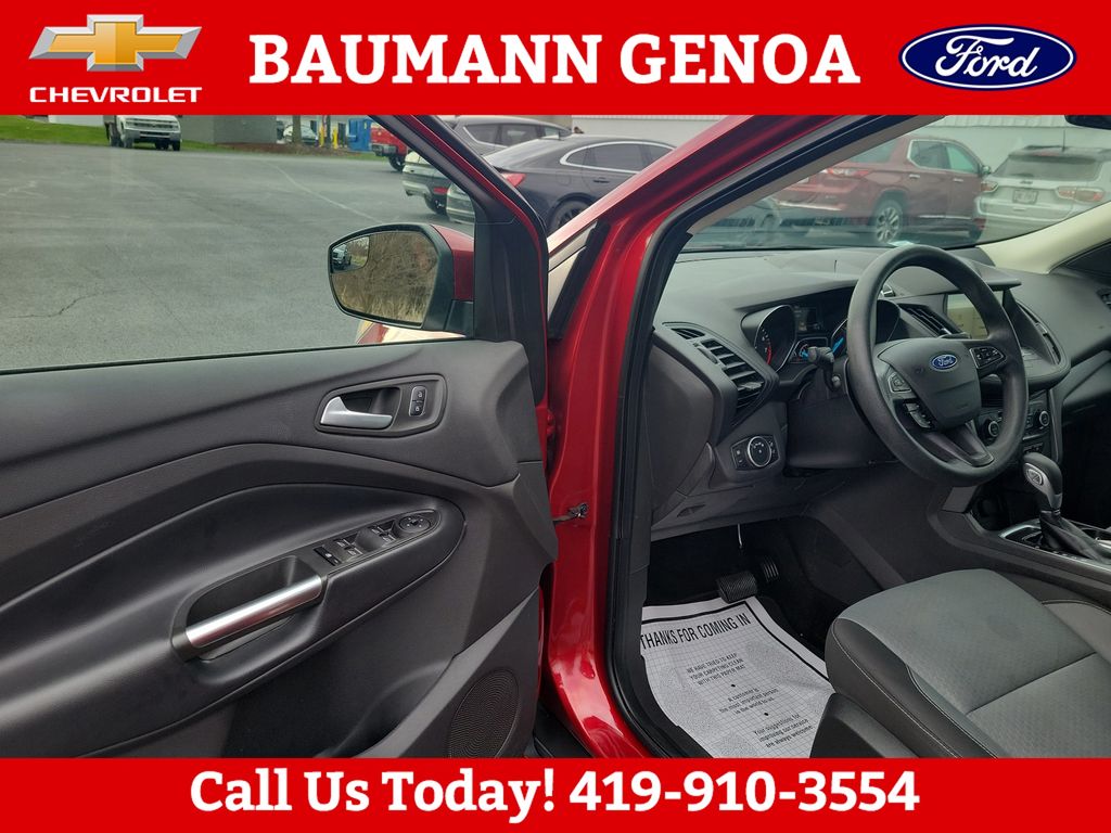 Used 2019 Ford Escape SE with VIN 1FMCU9GD7KUA33471 for sale in Genoa, OH