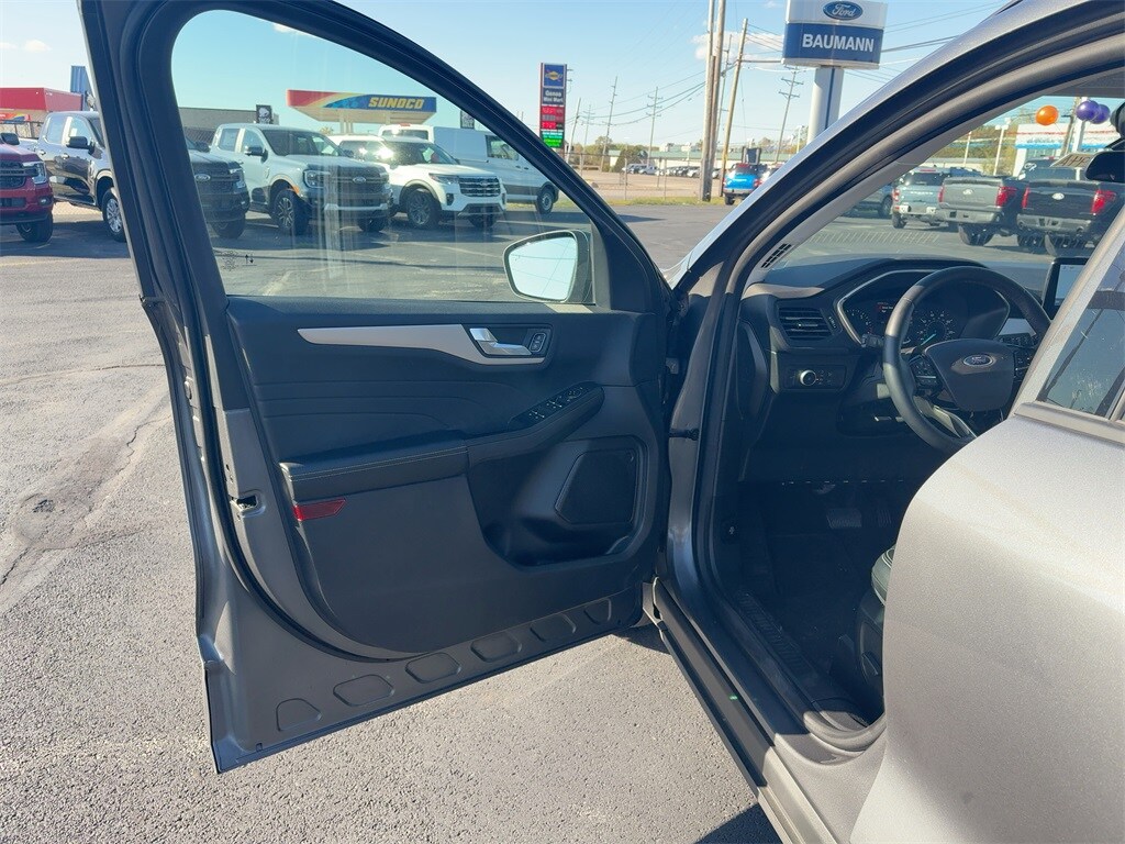 2022 Ford Escape SEL photo 2