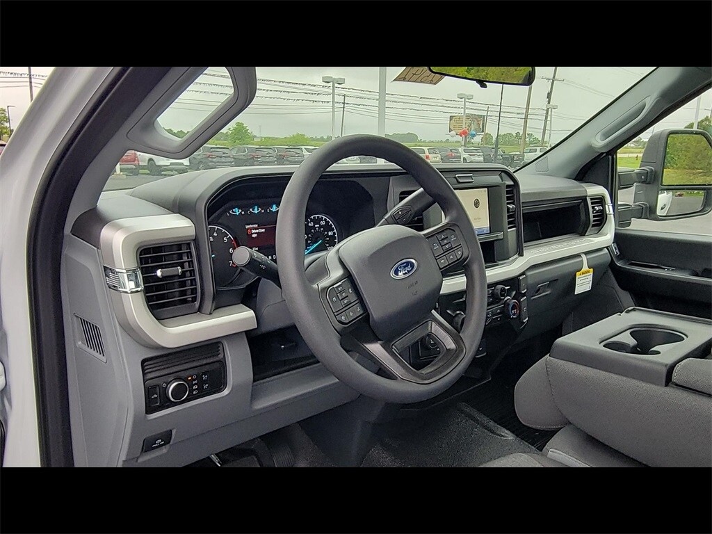 2025 Ford F-350 XL photo 3