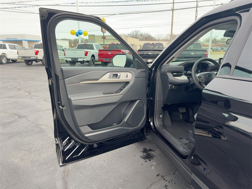 2026 Ford Explorer photo 2