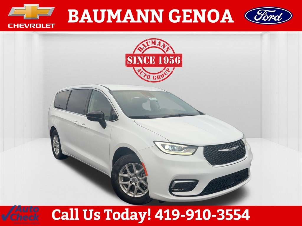 2024 Chrysler Pacifica Touring L's photo