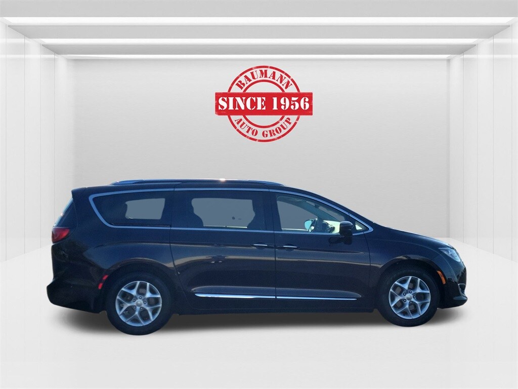 2018 Chrysler Pacifica Touring Plus photo 4