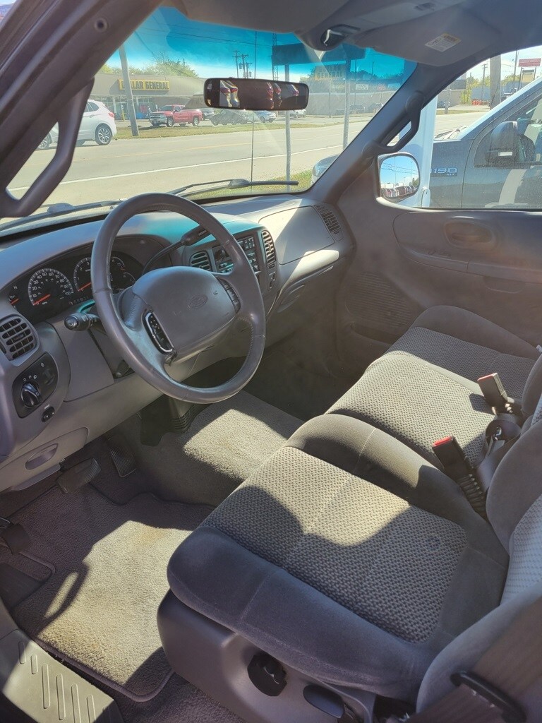 2002 Ford F-150 XLT photo 3