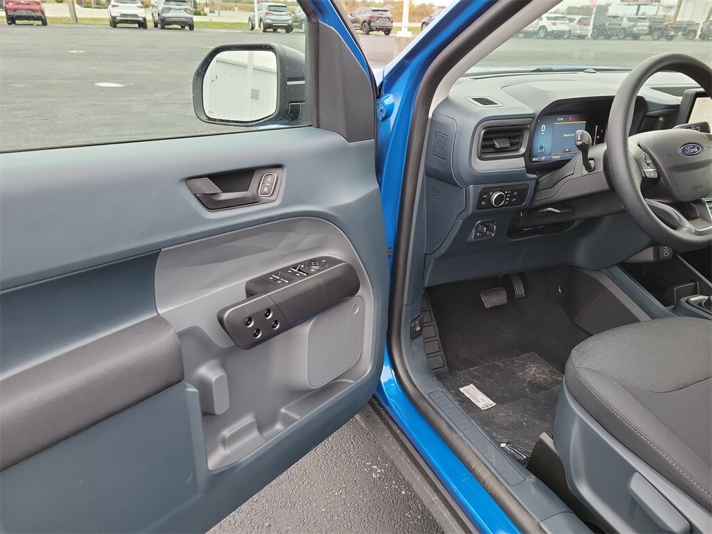 2025 Ford Maverick XL photo 2