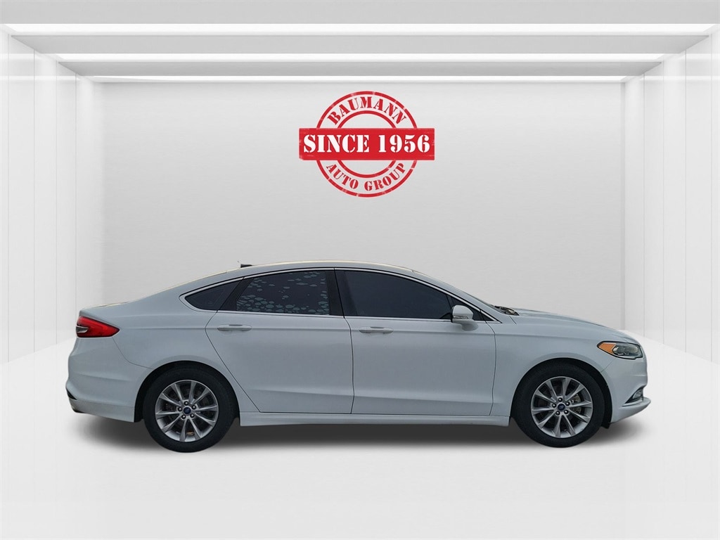 Used 2017 Ford Fusion SE Sedan