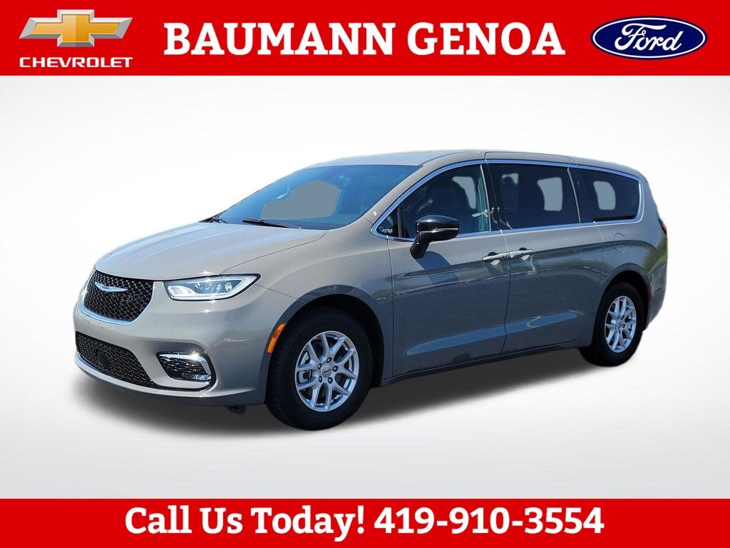 Used 2025 Chrysler Pacifica Select Minivan/Van