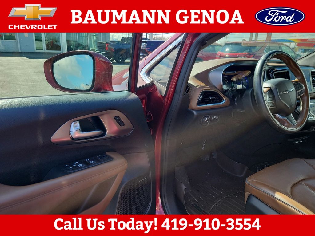 Used 2020 Chrysler Pacifica Limited with VIN 2C4RC1GG8LR151914 for sale in Genoa, OH