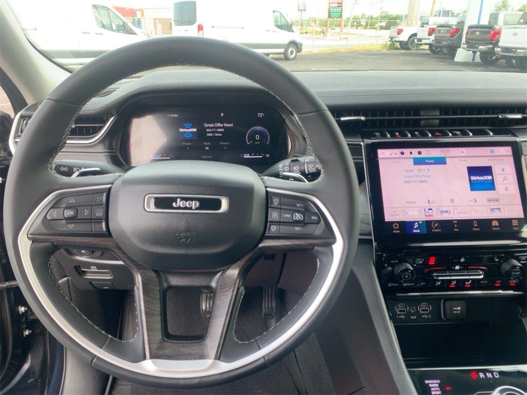 2023 Jeep Grand Cherokee Limited photo 2