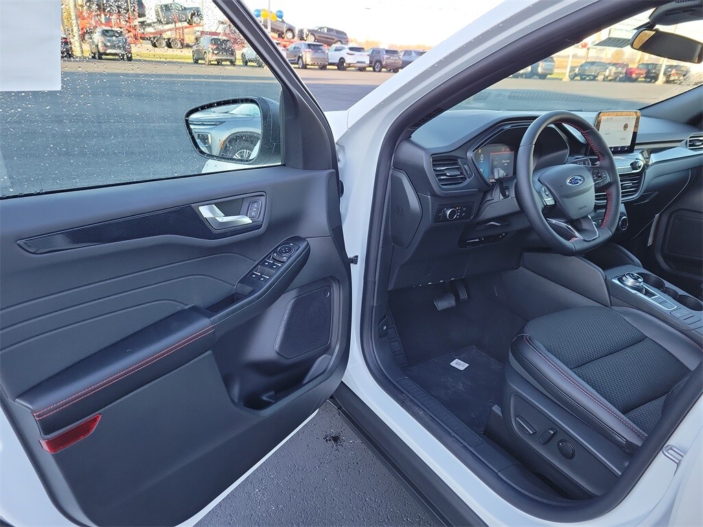 2026 Ford Escape ST-Line photo 2