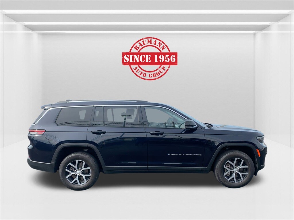 2023 Jeep Grand Cherokee Limited photo 3