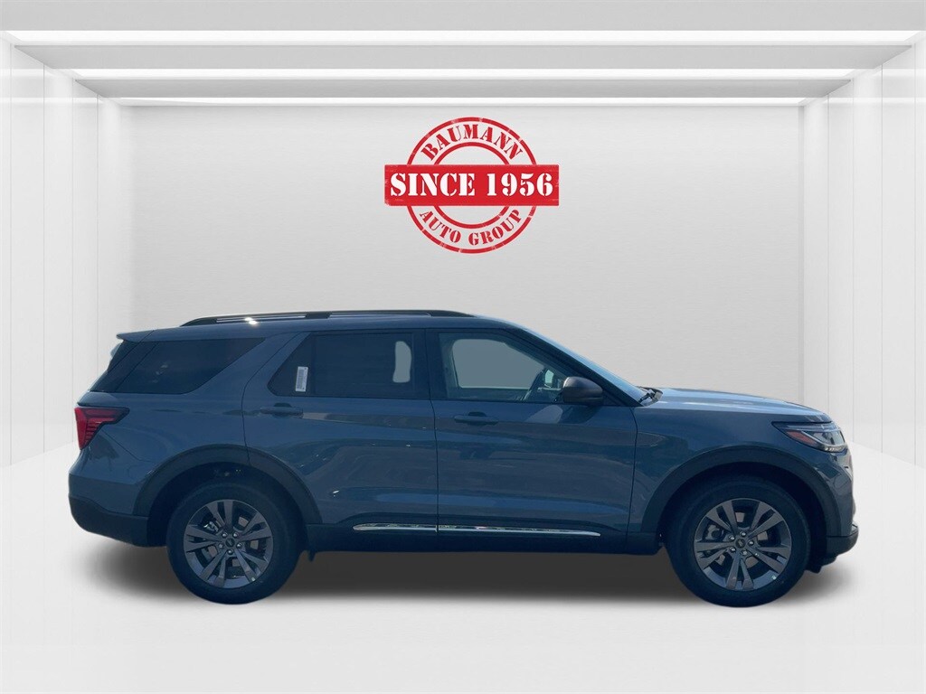 2025 Ford Explorer photo 3