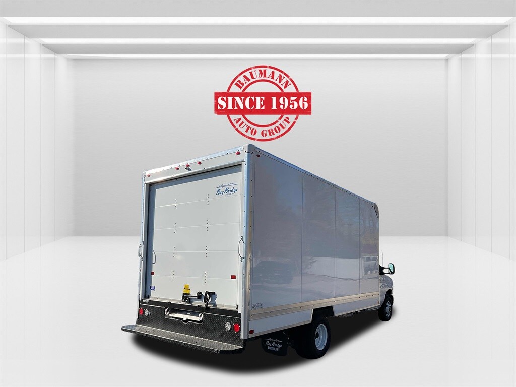 2025 Ford E-450 Cutaway photo 4