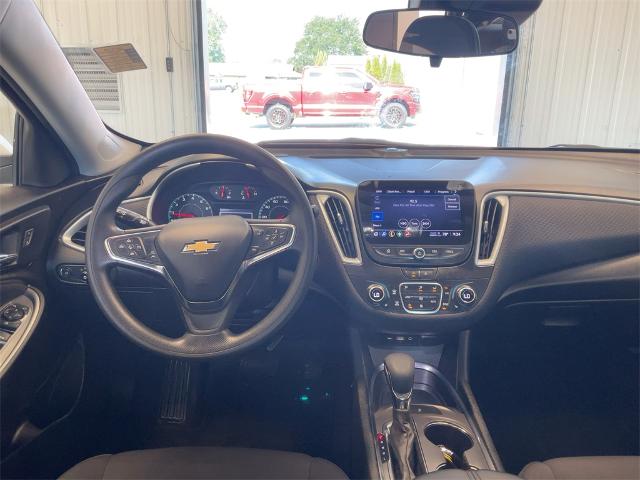 2023 Chevrolet Malibu 1LT photo 3