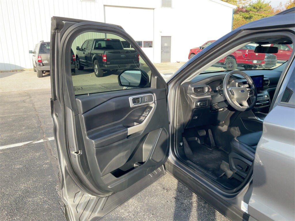 2022 Ford Explorer XLT photo 2